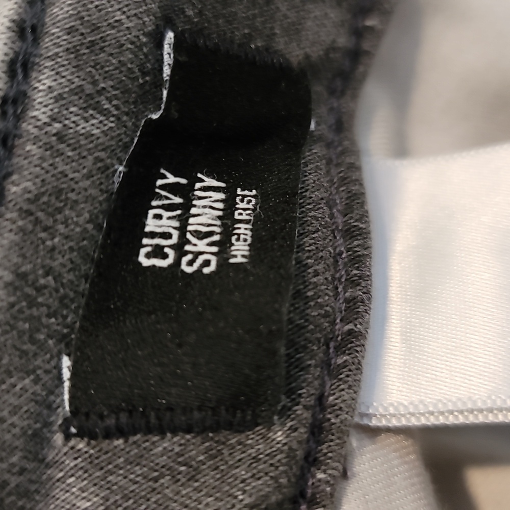 Express Curvy Skinny High Rise Jeans - Picture 14 of 15